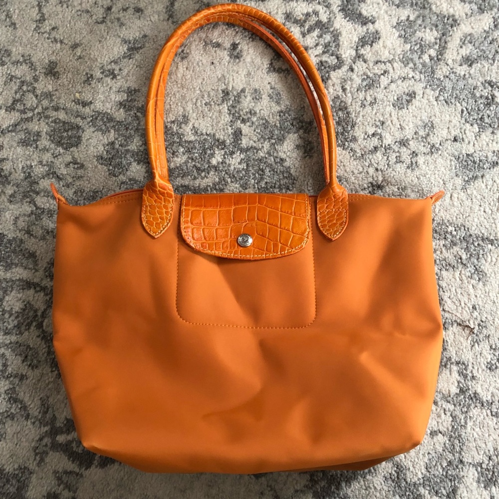 Longchamp le pliage purse medium